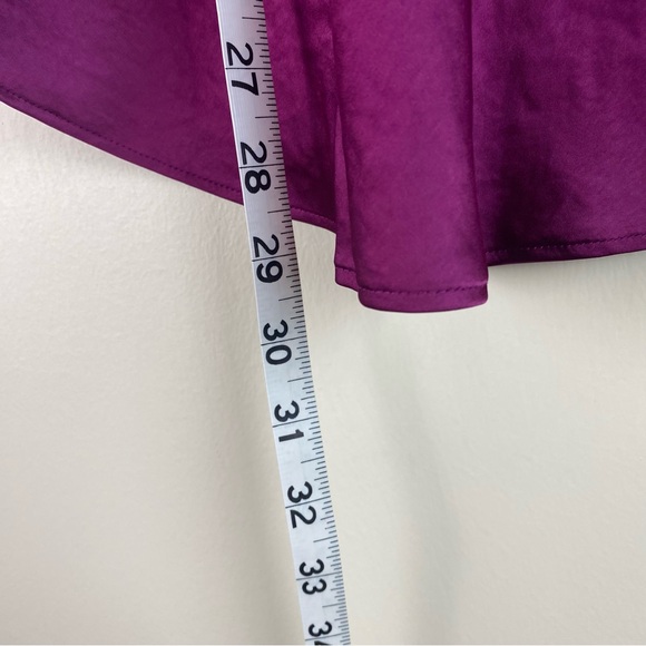 NEW Express Satin Crew Neck Tank Size Large Berry - Picture 4 of 11